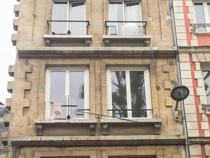 l'agence immobilière de ROUEN a à vendre , un APPARTEMENT ancien  A RENOVER AU CALME ET LUMINEUX .  il offre , UNE ENTREE, une SALLE DE DOUCHES AV WC ,une PIECE PRINCIPALE et une CUISINE . son CHAUFFage est  INDIVIDUEL.