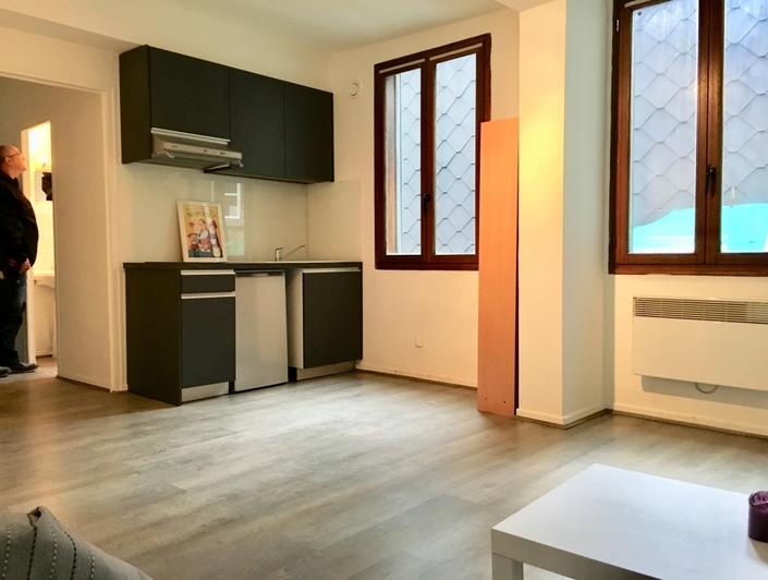 espace séjour coin repas équipée