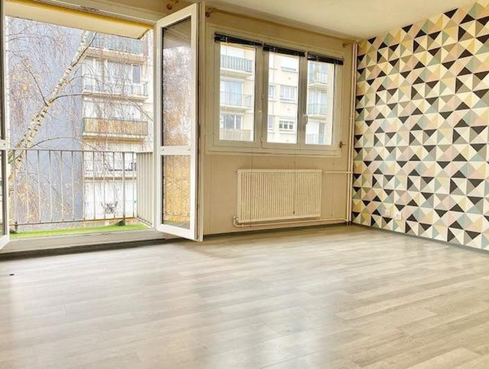 A vendre cet appartement  idéal  en investissement locatif,  T 2  de 44 m2  se situe au calme avec balcon , cave et parking .
