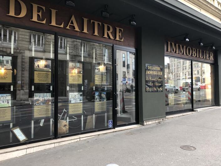 dans l'agence immobilière de rouen , il y a un Appartement de 170m² habitable  avec une terrasse, deux garages et deux  caves qui  comprend : une entrée, une cuisine,un  grand séjour  salon, quatre chambres, deux salles de bains et des  Rangements.