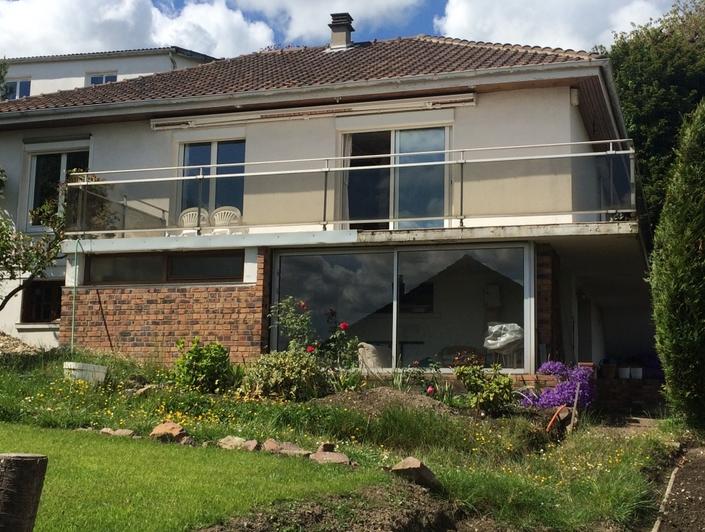 il y a une vente de maison à  MonT SainT AIGNAN cette MAISON est  INDEPENDANTE DE 90 HAbitable avec un  GARAGE  SUR 500M² DE TERRAIN . elle propose une ENTREE, un SEJOUR SALON, une  CUISINE MEUBLEE ,deux  CHAMBRES, une SALLE DE BAINS. Son PRIX est de  180000 euros.