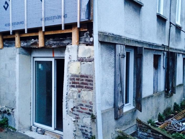 à ROUEN rive droite , PLACE DU  BOULINGRIN une MAISON  INDEPENDANTE DE 125 M² HAB SUR 120 M² DE TERRAIN est à vendre . Il faut prévoir de gros travaux et son PRIX est de 140000€ FAI .