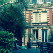 l'agence immobilière de bihorel à a vendre  une MAISON ancienne de  200M² HABitable avec un jardin  ET un GARAGE. elle est COMPosée d'une  ENTREE, d'une   GRANDE CUISINE, d'un SALON, de cinq  CHambre, d'une Salle  de BAINS, d'une salle DE DOUCHES, d'une   SALLE DE JEUX , et les  COMBLES sont aménageables. il y a aussi une CHAUFFERIE et une  BUANDERIE. tous les PARQUETS , les MOULURES et les CHEMINEES sont préservées .