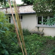 l'agence immobilière de rouen gare a à vendre une Maison de plein pieds avec jardin. elle est  au calme et comprend: un séjour, une cuisine, une salle de bains , deux  chambres.   elle a une Bonne exposition .