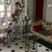 A vendre  à mont saint aignan village , cette maison ancienne de charme "esprit corp de ferme"en très bon état offre   une entrée, un grand séjour salon avec cheminée, une cuisine équipée avec coin repas,  un studio comprenant une  pièce principale , une cuisine,une  salle d'eau.  A l'étage, vous trouverez trois chambres , un  bureau palier, une salle de bains.  sonGrand jardin clos et plat permet l'accés à un garage en dépendance et à un parkings.