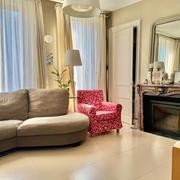 Rouen, gare maison de ville 150 m² avec stationnement et cave en très bon état.  Parquets, moulures, cheminées très lumineuse.   Très fonctionnelle,  elle propose au rez-de-chaussée grand salon, salle à manger cuisine, équipée, aménagé, salle de douche WC avec un accès direct sur le stationnement.   Premier, deuxième et troisième étage:  Cinq chambres dressing, salle de douches, WC et rangement.  Fenètrage double vitrage  Chauffage et eau chaude Gaz classé en E 319   Son prix de 465000€uros inclus les...