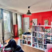 Rouen, gare maison de ville 150 m² avec stationnement et cave en très bon état.  Parquets, moulures, cheminées très lumineuse.   Très fonctionnelle,  elle propose au rez-de-chaussée grand salon, salle à manger cuisine, équipée, aménagé, salle de douche WC avec un accès direct sur le stationnement.   Premier, deuxième et troisième étage:  Cinq chambres dressing, salle de douches, WC et rangement.  Fenètrage double vitrage  Chauffage et eau chaude Gaz classé en E 319   Son prix de 465000€uros inclus les...