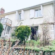 A vendre  à Mont Saint Aignan Saint andré une maison indépendante sur 300 m2 de terrain avec parking