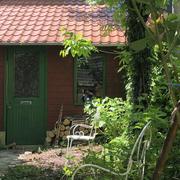 Située dans le secteur de l'hotel de ville de rouen , cette maison de charme au calme de 130 m2 avec jardin et dépendance élevée sur une très belle cave voutée, peut également être organisée en immeuble de rapport .