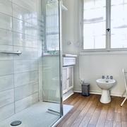 à vendre à Bois Guillaume cette maison traditionnelle indépendante de 157 m2  de plancher avec jardin clos et garage en  porte automatique.
