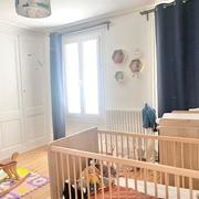 Cet appartement de charme ancien parquet, moulure, cheminée en très bon état  de 78 m2 avec cave et parking fermé.
