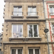 l'agence immobilière de ROUEN a à vendre , un APPARTEMENT ancien  A RENOVER AU CALME ET LUMINEUX .  il offre , UNE ENTREE, une SALLE DE DOUCHES AV WC ,une PIECE PRINCIPALE et une CUISINE . son CHAUFFage est  INDIVIDUEL.