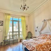 A vendre ROUEN GARE, CENTRE VILLE  APPARTEMENT DE STYLE 161 m2 avec ascenseur et balcon, possible achat 1 place de parking en sous sol protégé.   "PARQUETS, MOULURES, CHEMINEES, HAUTEURS DE PLAFOND plus de trois mètre"  Il offre une organisation très fonctionnelle par une entrée, un séjour salon, une cuisine équipée aménagée avec arrière cuisine,  3 chambres, salle de bains et salle de douches, nombreux rangements   2 caves et un cellier. A propos de la copropriété, 7 lot principaux  charges annuelles...