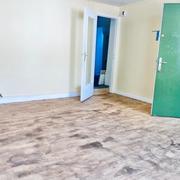 à vendre , à acheter Rouen rive droite appartement T2  avec grenier à aménager de 56 m2 en surface brut avec travaux .