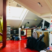 cette maison ancienne offre des parquets, des moulures et des cheminées..