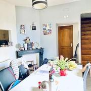 A vendre à  Bois guillaume limite Rouen cet appartement duplex avec jardin  clos de murs de 102 m2 avec parking 2 roues et cave.