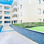 A vendre Rouen rive droite à deux pas de la gare, cet appartement T2 de 46 m2 en très bon état , au calme avec balcon et parking en sous sol.