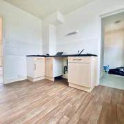 A vendre à MONT SAINT AIGNAN VILLAGE , cet appartement situé au deuxième étage sans ascenseur en très bon état de 69 m2 avec garage, cave et balcon exposé plein sud.