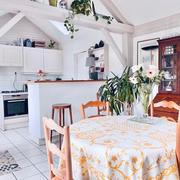 A vendre  Rouen au dessus de la gare rive droite cette maison de 75 m2 hab sur 200 m2 de terrain avec parking une voiture.