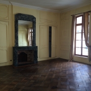 l'agence immobilière de bois guillaume a à vendre un  APPARTEMENT ancien DE 179M² AVEC un  GARAGE . il offre une GRANDE ENTREE ,une  GRANDE RECEPTION ,une  CUISINE, DEUX CHAMBRES ,DEUX SALLE DE BAINS. Son CHAUFFAGE est   INDIVIDUEL au  GAZ, il très  TRES LUMINEUX .