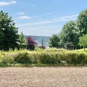 Bois guillaume résidentiel   A vendre cet appartement de 65 m2 en rez de jardin avec accès extérieur plein sud au calme avec parking en sous sol protégé et une cave.  Très fonctionnel, il offre une entrée avec rangement desservant un double séjour donnant sur l'extérieur , une cuisine aménagée et équipée, une chambre avec sa salle de douches attenante avec un grand dressing.  Important partant  D'un classement énergétique en E des  travaux d'isolation par l'extérieur ont été votés à la dernière assemblée...