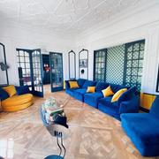 A vendre à Mont Saint Aignan dans une propriété de charme,  cet appartement de 131 m2 de style ancien avec  une vue dégagée et exposé plein sud ;