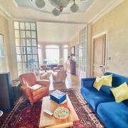 A vendre  mi hauteur de Rouen,  cette  authentique maison de maître indépendante du XIXè de 210 m2 hab, les combles en cours de rénovation  ne sont pas comptabilisés , avec vue panoramique à fait l'objet d'une rénovation particulièrement soignée. Les parquets , les moulures, les cheminées , les pavés de ciment, les vitraux  tout y est , le ton est donné Son prix de 930000 € inclus les honoraires de l'agence  charge vendeur .