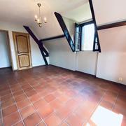 A vendre à  Mont Saint Aignan, cette propriété indépendante  de 250 m2 habitable sur sous sol complet avec garages et grand jardin clos pour environ 900 m2 .