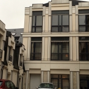 à vendre à Rouen rive doite , cet APPARTEMENT DE 200 M2  en loft au  DERNIER ETage  AVEC ASCENSEUR , propose une ENTRÉE , un GRAND SÉJOUR SALON , une  CUISINE ÉQUIPÉE , quatre  CHAMBRES , une SALLE DE BAINS.  son CHAUFFAGE est  INDIVIDUEL. Vous disposerez d'un GARAGE et d'une  CAVE à VIN.  Sa VUE EXCEPTIONNELLE  sur la CATHEDRALE est plein sud.