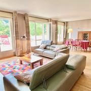 A vendre Mont Saint Aignan résidentiel  Exceptionnel dans résidence au calme avec ascenseur et vue dégagée, cet appartement de 170 m2 avec séjour de 50 m² ,deux terrasses de 40 et 26 m² 