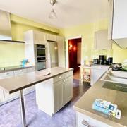 A vendre Mont Saint Aignan résidentiel  Exceptionnel dans résidence au calme avec ascenseur et vue dégagée, cet appartement de 170 m2 avec séjour de 50 m² ,deux terrasses de 40 et 26 m² 