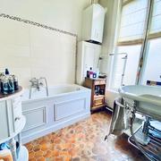 A vendre Rouen gare dans bel immeuble ancien,  cet appartement  parquet, moulures, cheminée de 75 m2 