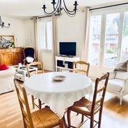 A vendre rouen gare rive droite, dans une résidence bien tenue et calme,  cet appartement de 66 m2 avec cave, sellier et un garage avec porte automatique.