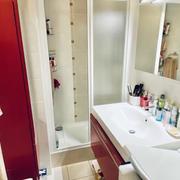 A vendre rouen gare rive droite, dans une résidence bien tenue et calme,  cet appartement de 66 m2 avec cave, sellier et un garage avec porte automatique.