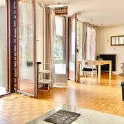 EXCLUSIVITE DELAITRE IMMOBILIER  Bois guillaume résidentiel cadre verdoyant et calme   A vendre cet appartement de 65 m2 en rez de jardin avec accès extérieur plein sud au calme avec parking en sous sol protégé et une cave.  Très fonctionnel, il offre une entrée avec rangement desservant un double séjour donnant sur l'extérieur , une cuisine aménagée et équipée, une chambre, poss 2  avec sa salle de douches attenante avec un grand dressing.  Important partant  D'un classement énergétique en E des ...