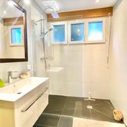 EXCLUSIVITE DELAITRE IMMOBILIER  Bois guillaume résidentiel cadre verdoyant et calme   A vendre cet appartement de 65 m2 en rez de jardin avec accès extérieur plein sud au calme avec parking en sous sol protégé et une cave.  Très fonctionnel, il offre une entrée avec rangement desservant un double séjour donnant sur l'extérieur , une cuisine aménagée et équipée, une chambre, poss 2  avec sa salle de douches attenante avec un grand dressing.  Important partant  D'un classement énergétique en E des ...