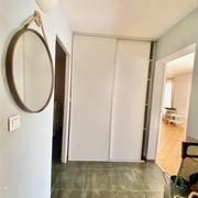 EXCLUSIVITE DELAITRE IMMOBILIER  Bois guillaume résidentiel cadre verdoyant et calme   A vendre cet appartement de 65 m2 en rez de jardin avec accès extérieur plein sud au calme avec parking en sous sol protégé et une cave.  Très fonctionnel, il offre une entrée avec rangement desservant un double séjour donnant sur l'extérieur , une cuisine aménagée et équipée, une chambre, poss 2  avec sa salle de douches attenante avec un grand dressing.  Important partant  D'un classement énergétique en E des ...