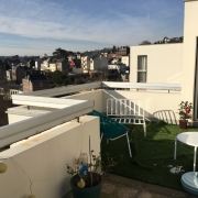 dans l'agence immobilière de ROUEN  rive droite ,il y a  un APPARTEMENT DE 115 M² AVec une  TERRASSE à vendre .il y a un GARAGE, une  ENTREE AVec des  RANGEMENTS, un   GRAND SEJOUR DONNANT SUR  une TERRASSE, une   CUISINE MEUBLEE,  trois  CHAMBRES, une salle de bains . CHAUFFAGE INDIVIDUEL il a une VUE DEGAGEE SUR ROUEN. il est bien EXPOSE plein sud .