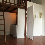 A vendre et situé à  Rouen rive droite vieux marché ,cet appartement studio 21 m2 en bon état avec parking est organisé en une    pièce principale avec mezzanine, une  cuisine meublée, une  salle de douches avec wc et son chauffage est  individuel et son PRIX  est de 66000€ FAI TTC. 