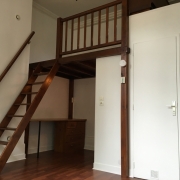 A vendre et situé à  Rouen rive droite vieux marché ,cet appartement studio 21 m2 en bon état avec parking est organisé en une    pièce principale avec mezzanine, une  cuisine meublée, une  salle de douches avec wc et son chauffage est  individuel et son PRIX  est de 66000€ FAI TTC. 