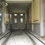 A vendre et situé à  Rouen rive droite vieux marché ,cet appartement studio 21 m2 en bon état avec parking est organisé en une    pièce principale avec mezzanine, une  cuisine meublée, une  salle de douches avec wc et son chauffage est  individuel et son PRIX  est de 66000€ FAI TTC. 