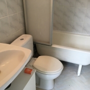 A vendre  à ROUEN JOUVENET ,ce studio avec PARKING en bon état et au calme offre,  une Entrée, une grande pièce principale, une cuisine meublée avec plaque de cuisson et réfrigérateur, une salle de bains avec wc.