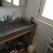 à vendre  ROUEN GARE  RIVE DOITE , DANS ce BEL IMMEUBLE EN PIERRE, cet Appartementen duplex de 84 m2 avec parking offre une entrée,un  séjour, une cuisine équipée, deux  chambres, un bureau, une  salle de douches,un  wc, des placards.