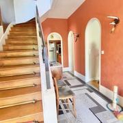  Bois Guillaume prox gare de ROUEN,  à vendre cette maison de charme  période Art Déco fonctionnelle (1930) et bien exposée avec garage  une voiture et parkings 3 voitures protégés.