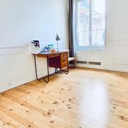 A vendre à acheter dans  immeuble bien tenu, cet appartement ancien et traversant en hyper centre de Rouen  avec parquets, moulures, cheminée pour  112 m2 avec deux caves et parking fermé.