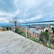 A proximité de la gare de Rouen , Achat / vente  à Bois guillaume, cette  maison contemporaine  de 250 m2 habitable avec jardin, terrasse, garage , vue panoramique sud