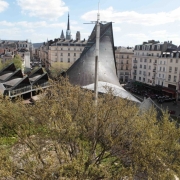 A vendre à Rouen centre vieux marché,  cet appartement ancien de 151 m2 habitable avec vue dégagée offre une  entrée, du dégagement,des rangements, un bureau,un grand séjour, une grande cuisine équipée, deux grandes chambres,une  salle de douches, un wc.