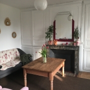 En exclusivité à vendre à  rouen jouvenet  cette maison de ville d'environ 103 m2 hab avec dépendance de 20m2 et son jardin clos de murs offre  une entrée,un séjour avec cheminée,une cuisine ,une  salle de bains avec wc.   au premier etage  vous trouverez  deux  chambres, palier et au deuxième etage deux 2 chambres palier et  wc.  les parquets, moulures, et  cheminées sont prestées,elle est exposée plein sud et  calme.  Son prix  est de 329000 €uros FAI TTC.