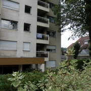 à Rouen gare, dans l'agence immobilière de rouen , il y a un  appartement de 86 m² avec une terrasse, un ascenceur et un  parking en sous à vendre . il y a une entrée, un séjour salon av terrasse,  une cuisine équipée, deux chambres, une salle de bains. il est calme en  bon état et bien exposé.