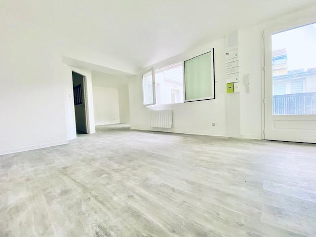 Rouen rive droite  CHU A vendre cet appartement duplex de 84 m2 avec trois chambres et un bureau neuf avec terrasse de 16 m2.